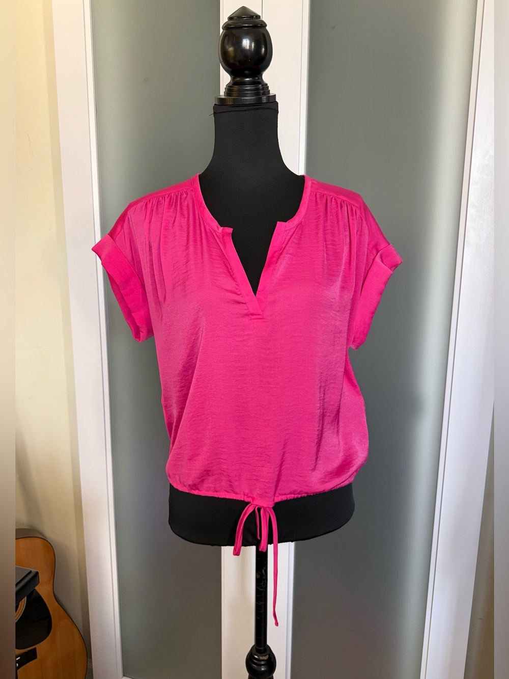 BCBGMaxAzria Hot Pink V-Neck Short Sleeve Tie-Hem Blouse